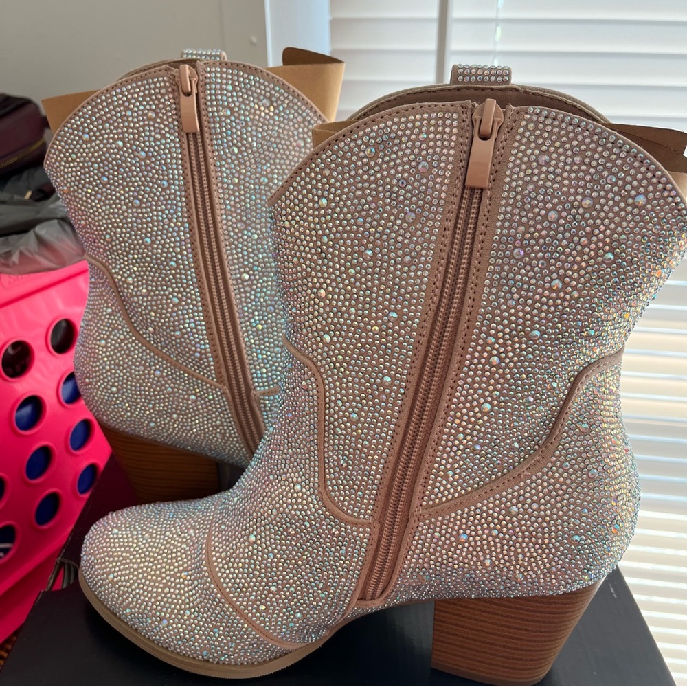 Torrid Embellished Western Booties NIB - Picture 3 of 5